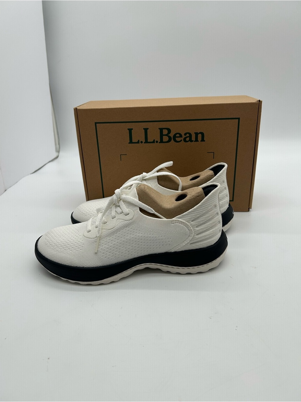 L.L. Bean Women’s White Lightweight Knit Sneakers size 7